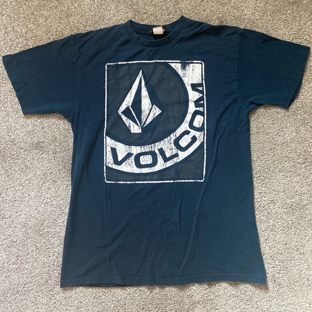 Volcom Size Medium 100% Cotton Dark Blue Tee with Distressed Iconic Logo